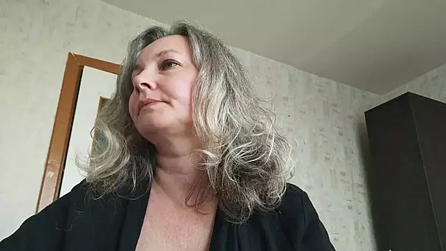 Snapshot of EdithManning chatting on June 5, 2026, 5:12 am EdithManning online show from June 5, 2026, 5:12 am