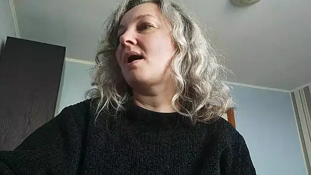 Snapshot of EdithManning chatting on May 4, 2026, 5:22 am EdithManning online show from May 4, 2026, 5:22 am
