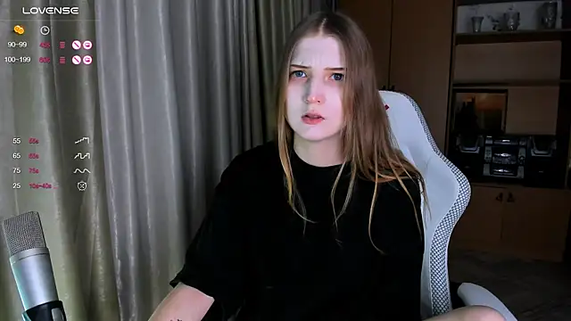 Snapshot of princessaalicc chatting on December 1, 2025, 2:18 pm princessaalicc online show from December 1, 2025, 2:18 pm