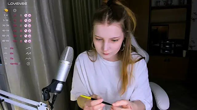 Snapshot of princessaalicc chatting on November 30, 2025, 12:50 pm princessaalicc online show from November 30, 2025, 12:50 pm