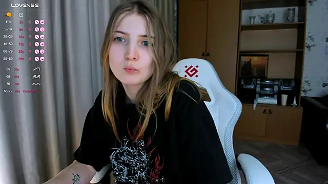 Snapshot of princessaalicc chatting on November 9, 2025, 1:04 pm princessaalicc online show from November 9, 2025, 1:04 pm