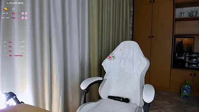 Snapshot of princessaalicc chatting on November 12, 2025, 1:15 pm princessaalicc online show from November 12, 2025, 1:15 pm