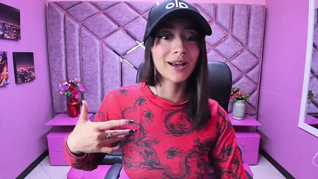 Miaa Thopmson online show from December 5, 2025, 5:22 pm