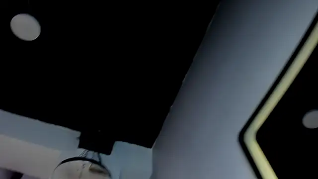 Snapshot of LianSux chatting on February 14, 2025, 6:12 am LianSux online show from February 14, 2025, 6:12 am