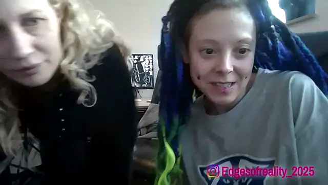 Snapshot of EdgesOfReality chatting on November 17, 2025, 11:47 am EdgesOfReality online show from November 17, 2025, 11:47 am