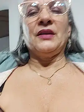 Snapshot of miisevvie_ chatting on March 3, 2025, 9:45 am miisevvie online show from March 3, 2025, 9:45 am