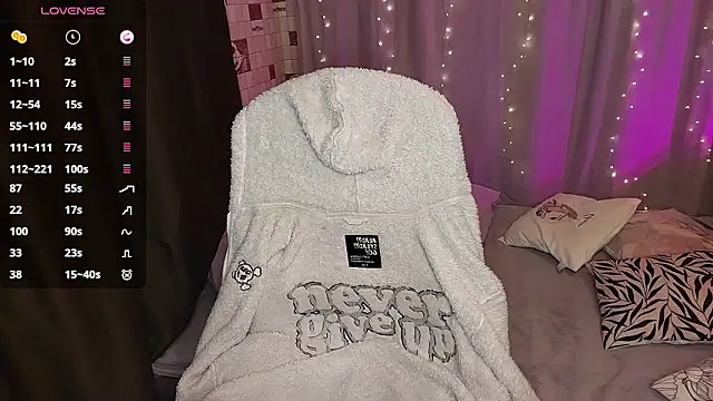 Snapshot of sophie__lee chatting on January 17, 2026, 4:32 pm sophie lee online show from January 17, 2026, 4:32 pm