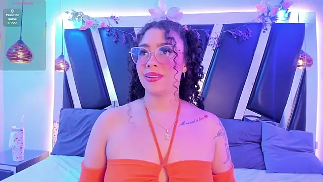 antonelllepiercee online show from April 18, 2026, 11:23 am