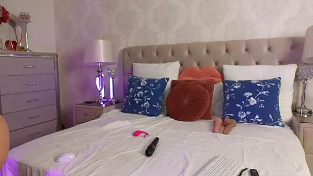 AnnaKarinaX online show from March 4, 2026, 4:20 am