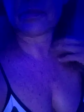 Snapshot of Kasandra_Ho chatting on December 17, 2025, 1:32 am Kasandra Ho online show from December 17, 2025, 1:32 am