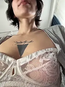 kikidoll online show from February 21, 2026, 3:30 am