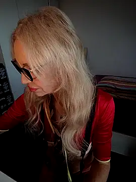 Mila Lovi online show from November 17, 2025, 12:20 pm