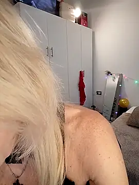 Mila Lovi online show from April 19, 2026, 8:37 am