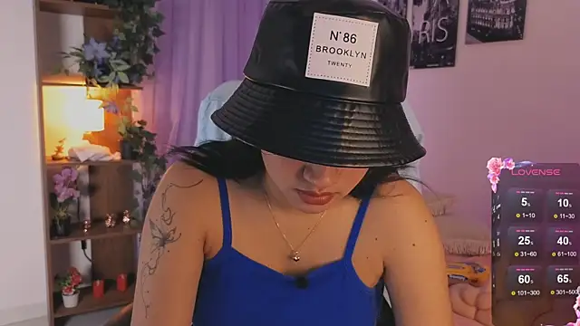 Snapshot of emilyrouxe chatting on October 9, 2025, 2:50 pm emilyrouxe online show from October 9, 2025, 2:50 pm