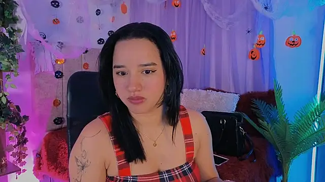 Snapshot of emilyrouxe chatting on October 25, 2025, 4:07 pm emilyrouxe online show from October 25, 2025, 4:07 pm