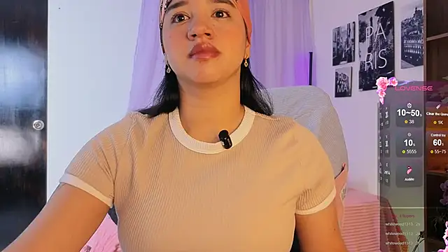 Snapshot of emilyrouxe chatting on October 12, 2025, 3:24 pm emilyrouxe online show from October 12, 2025, 3:24 pm