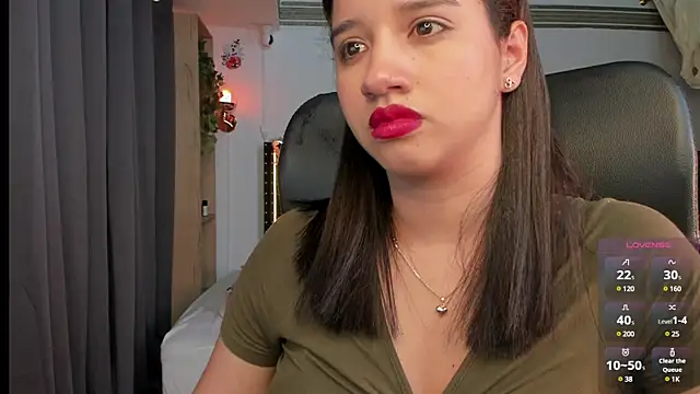 Snapshot of emilyrouxe chatting on March 20, 2025, 7:14 pm emilyrouxe online show from March 20, 2025, 7:14 pm