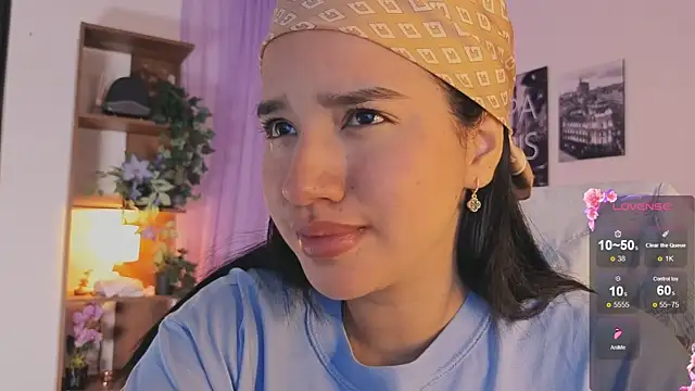 Snapshot of emilyrouxe chatting on October 8, 2025, 3:46 pm emilyrouxe online show from October 8, 2025, 3:46 pm