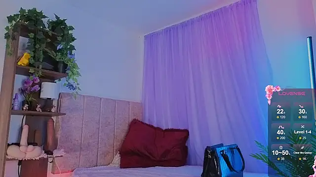 Snapshot of emilyrouxe chatting on November 28, 2025, 4:07 pm emilyrouxe online show from November 28, 2025, 4:07 pm