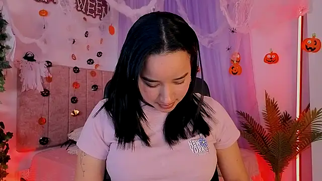 Snapshot of emilyrouxe chatting on October 24, 2025, 1:32 pm emilyrouxe online show from October 24, 2025, 1:32 pm