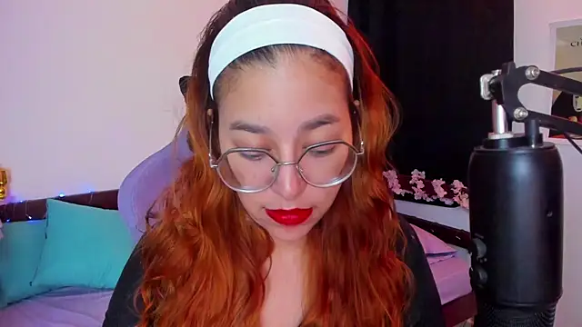  Moon Johnson online show from November 8, 2025, 1:53 am