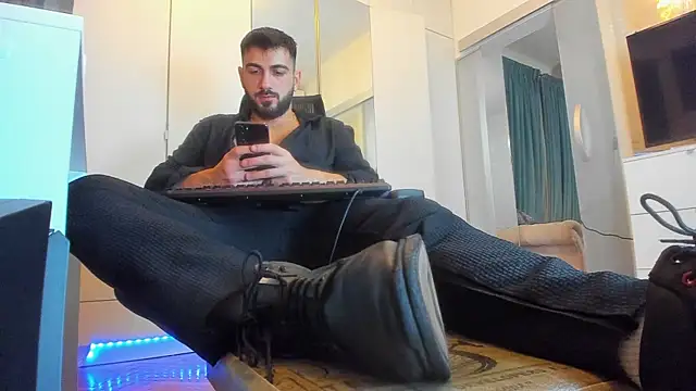 welcometo hell online show from October 18, 2025, 1:46 pm