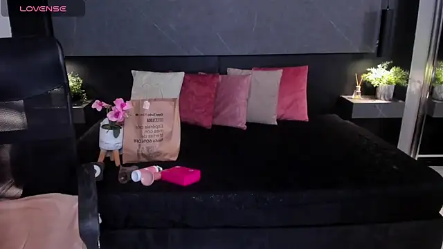 Danielacossio online show from February 11, 2026, 4:01 am