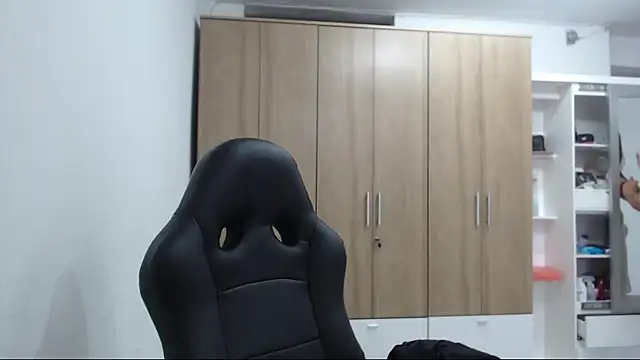 RoxanaLove9 online show from February 22, 2026, 7:15 pm