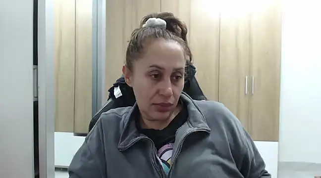 RoxanaLove9 online show from February 10, 2025, 4:52 am