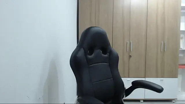 RoxanaLove9 online show from March 31, 2026, 11:07 pm