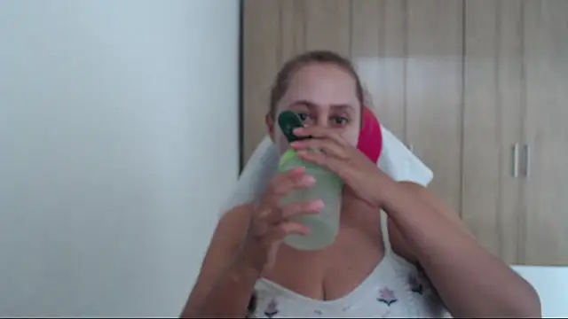 RoxanaLove9 online show from September 23, 2025, 8:16 pm