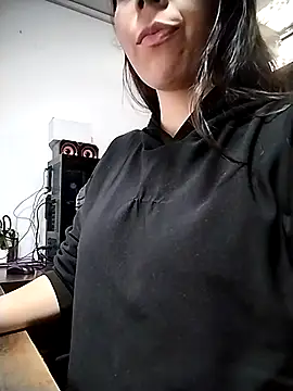 Lucianaferro  online show from May 1, 2026, 2:44 pm