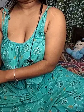 Snapshot of Hottyalia chatting on October 10, 2025, 12:33 am Hottyalia online show from October 10, 2025, 12:33 am