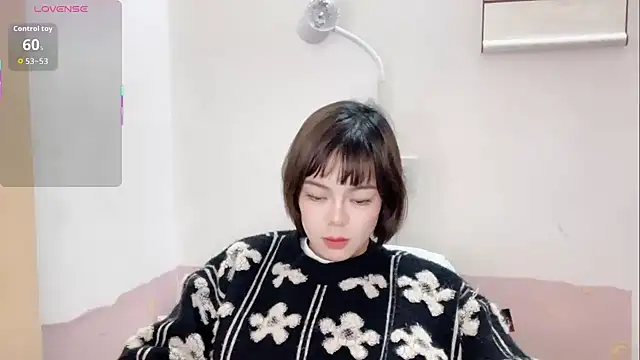 Snapshot of Linda-LL chatting on November 12, 2025, 11:36 am Linda-LL online show from November 12, 2025, 11:36 am