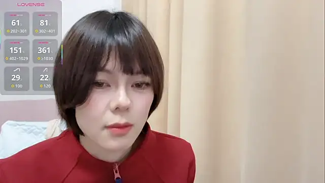 Snapshot of Linda-LL chatting on December 17, 2025, 1:27 pm Linda-LL online show from December 17, 2025, 1:27 pm