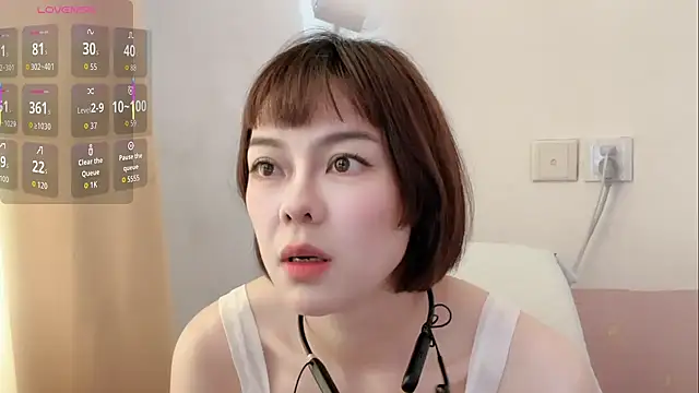 Snapshot of Linda-LL chatting on November 8, 2025, 4:49 am Linda-LL online show from November 8, 2025, 4:49 am