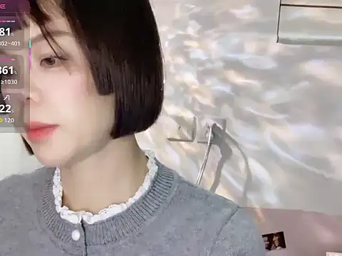 Snapshot of Linda-LL chatting on October 23, 2025, 12:04 pm Linda-LL online show from October 23, 2025, 12:04 pm