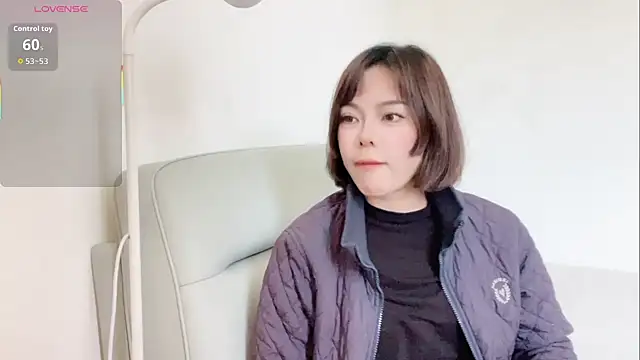 Snapshot of Linda-LL chatting on December 2, 2025, 5:31 am Linda-LL online show from December 2, 2025, 5:31 am