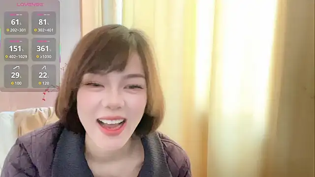 Snapshot of Linda-LL chatting on December 4, 2025, 4:55 am Linda-LL online show from December 4, 2025, 4:55 am