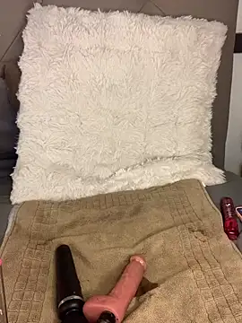 vicvictoriax online show from February 16, 2026, 10:07 pm