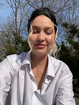 KikiWatson online show from March 10, 2025, 7:11 am