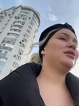 KikiWatson online show from March 14, 2025, 7:15 am