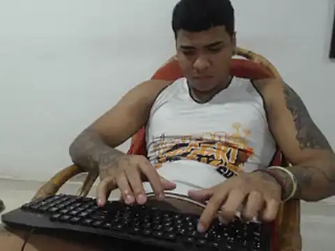 Snapshot of camiloacosta321 chatting on December 26, 2024, 11:24 pm camiloacosta321 online show from December 26, 2024, 11:24 pm