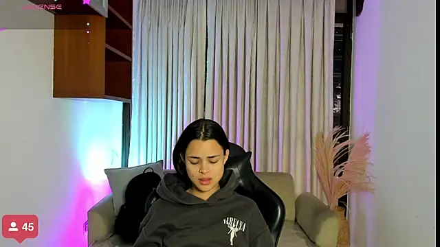 Snapshot of HannaRhodes chatting on November 4, 2025, 1:37 pm HannaRhodes online show from November 4, 2025, 1:37 pm