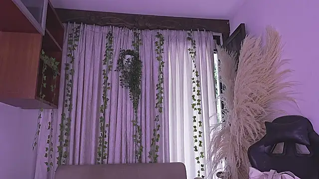 HannaRhodes online show from March 28, 2026, 2:40 pm