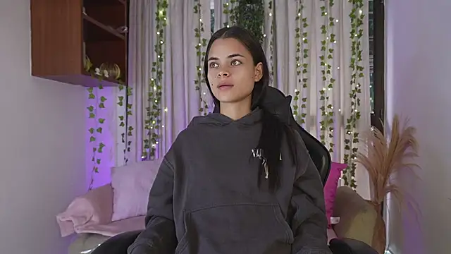 Snapshot of HannaRhodes chatting on December 1, 2025, 12:50 pm HannaRhodes online show from December 1, 2025, 12:50 pm