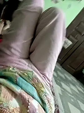 Snapshot of QUEEN-X-CPL chatting on March 4, 2025, 5:45 pm QUEEN-X-CPL online show from March 4, 2025, 5:45 pm