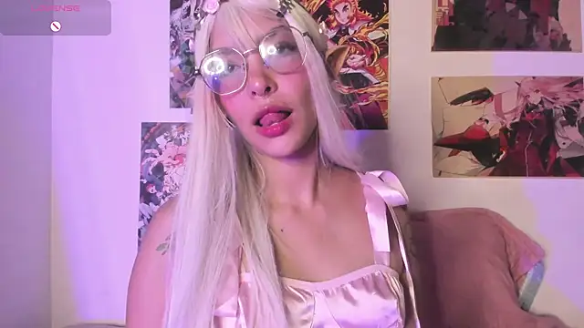 Luna-Chann online show from April 21, 2026, 10:27 pm