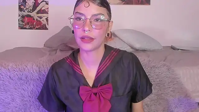 Luna-Chann online show from November 5, 2025, 10:57 pm