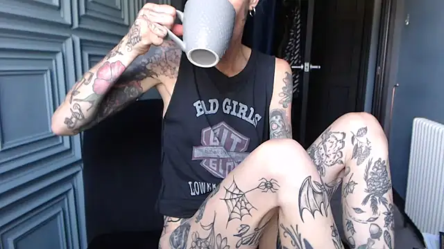 Snapshot of RavenryderUK chatting on June 25, 2026, 9:36 am RavenryderUK online show from June 25, 2026, 9:36 am